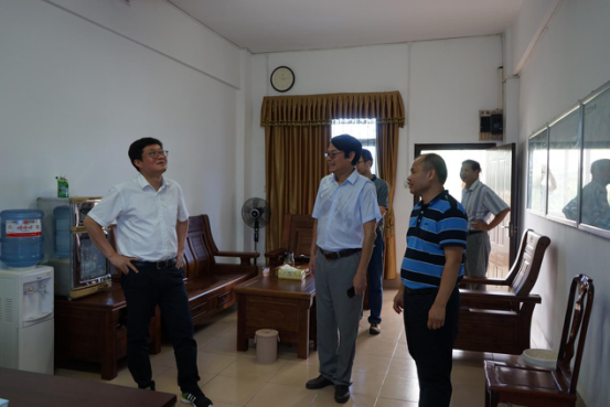 广西新华书网 基层动态 覃超到灵山县公司调研     随后召集班子成员