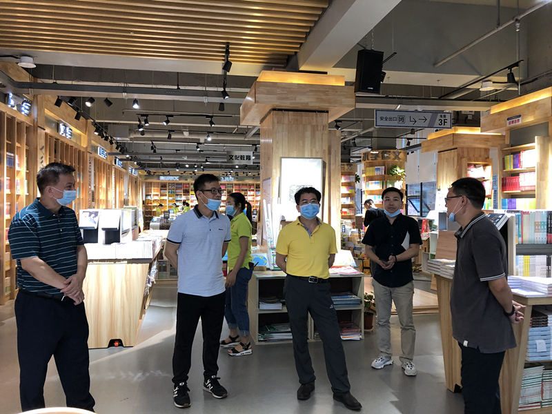 广西出版传媒集团有限公司领导莅临武鸣区新华书店壮乡书城对安全生产消防工作进行检查督导