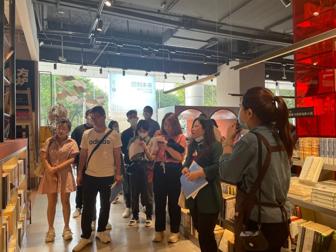 探店 | 探访未来书店实验室——新华书店23号店