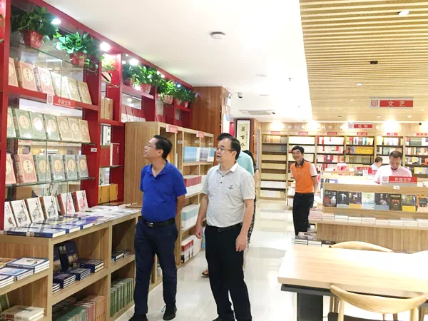 广西新华书店集团领导一行到到靖西市新华书店有限公司调研