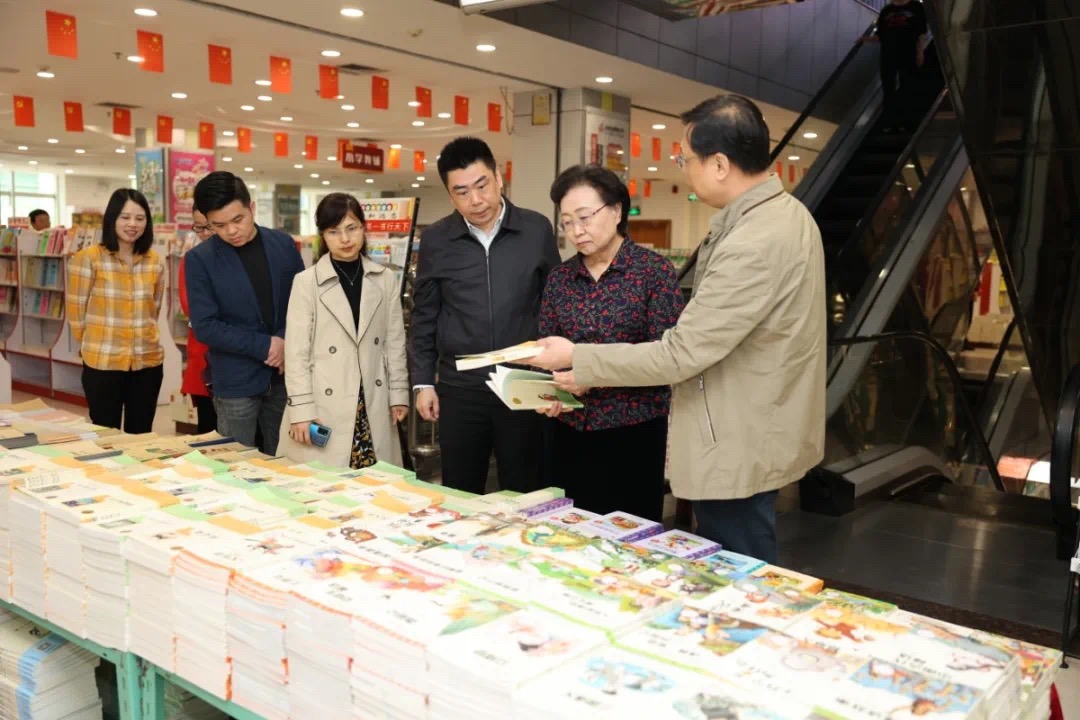 于瑮到柳州市新华书店有限公司调研