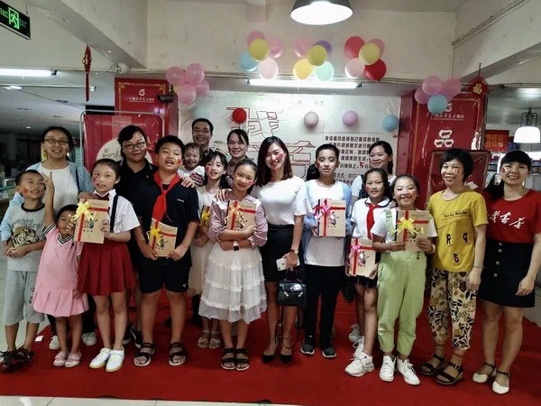 钦州市新华书店有限公司开展“读爱国图书，讲中国故事”活动