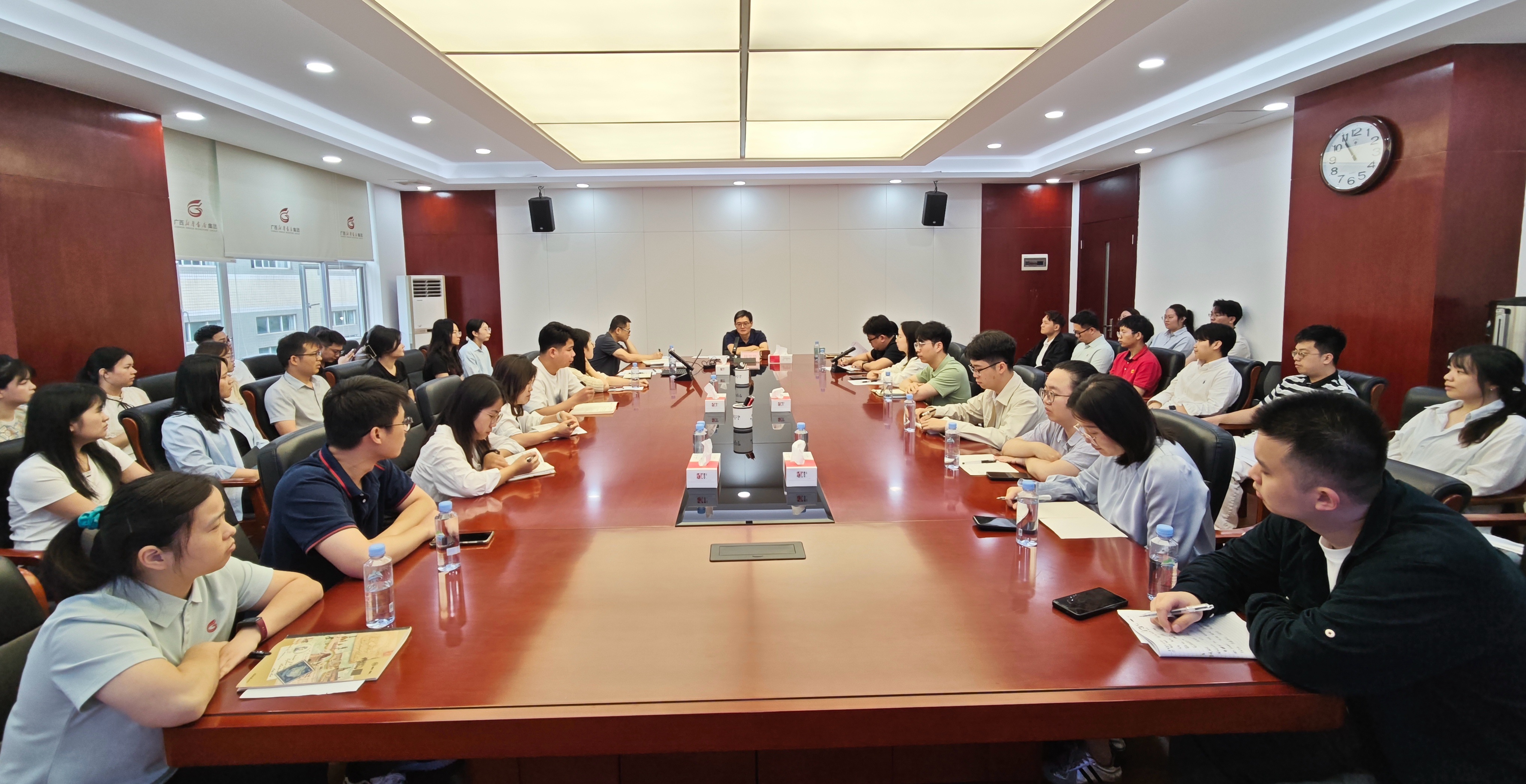 广西新华书店集团召开“青春献企 建言献策”五四青年座谈会