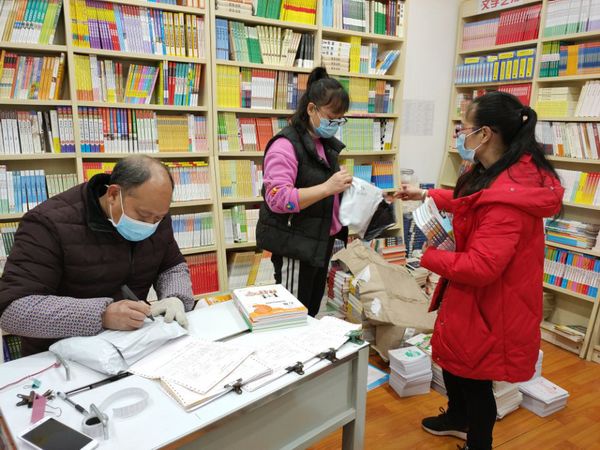 南丹县新华书店有限公司线上线下齐力做好疫情防控购书服务