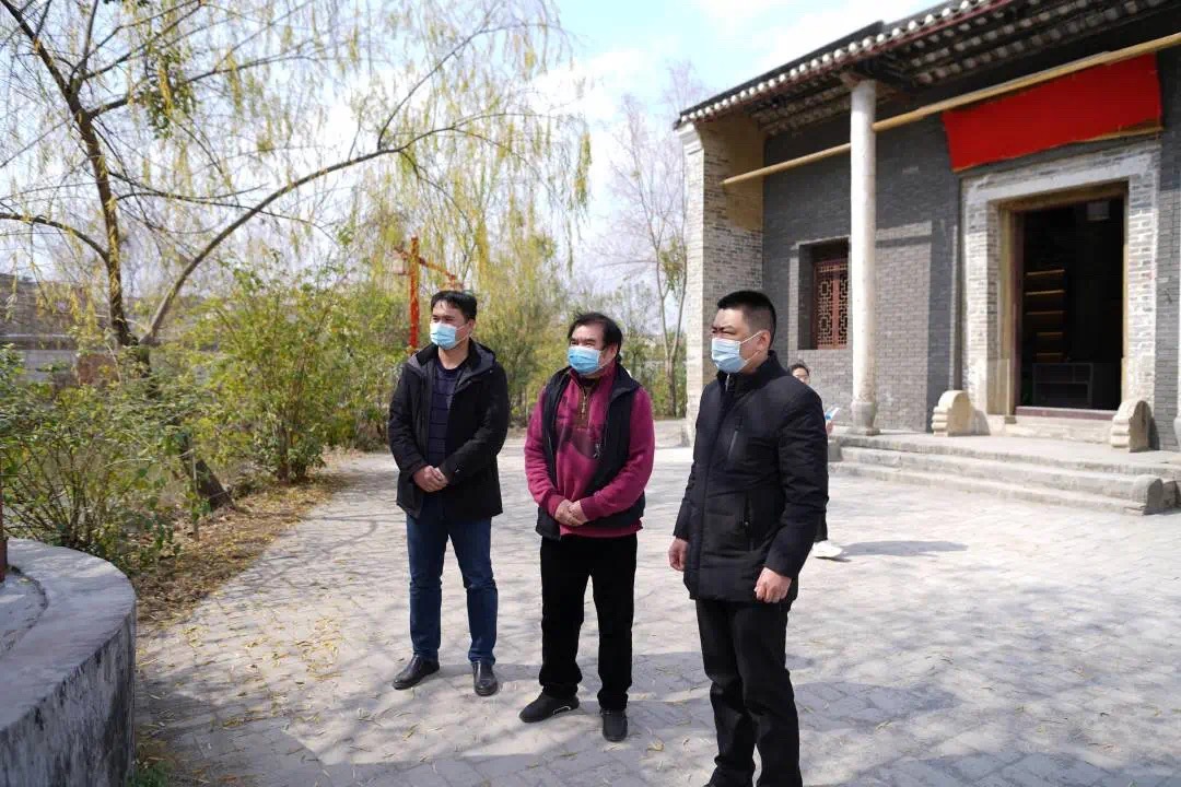 广西新华书店集团股份有限公司党委副书记、董事、工会主席岑刚一行到宾阳县新华书店有限公司调研