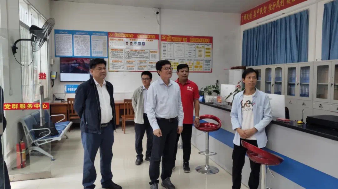 广西出版传媒集团有限公司党委书记、董事长覃超率队赴定点帮扶村开展调研走访慰问活动