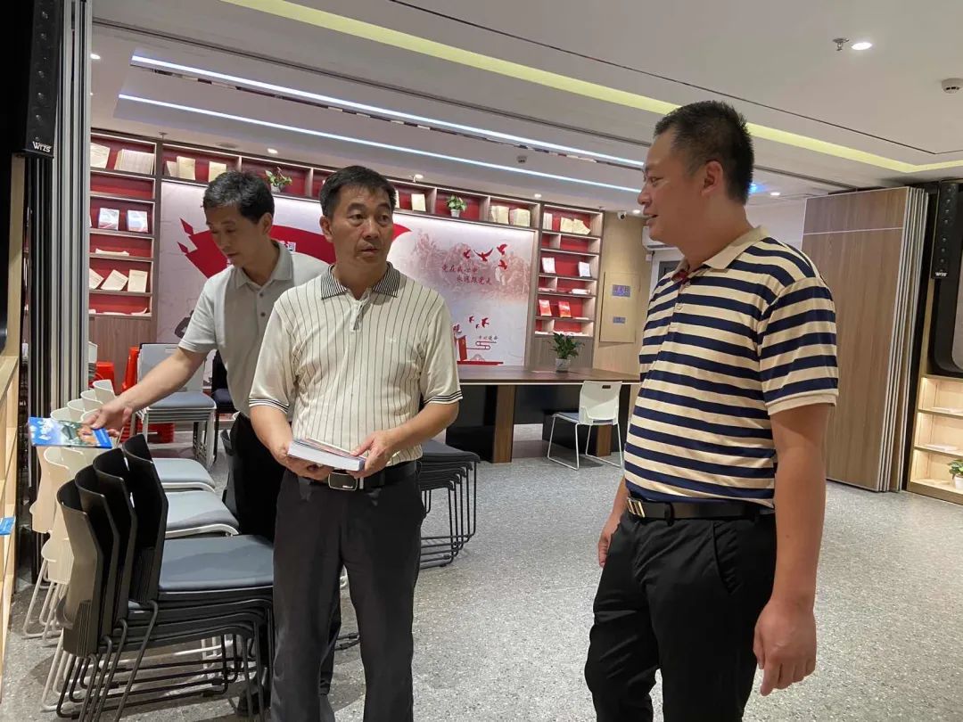 全州县政协副主席蒋述生一行到桂林市新华书店有限公司全州分公司调研