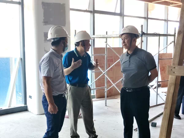 广西新华书店集团领导一行到梧州市新华书店有限公司调研