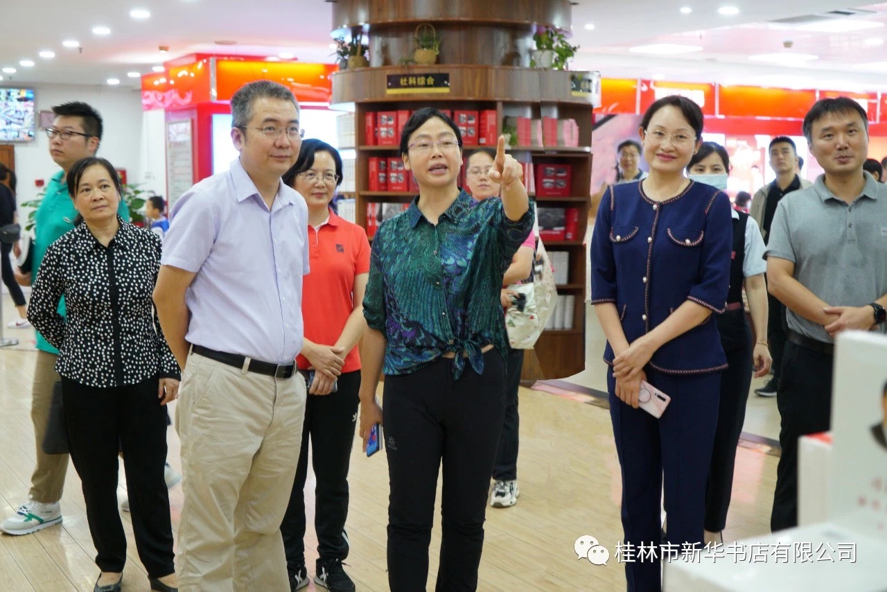 桂林市委常委韦凤云深入桂林市新华书店检查指导创城工作