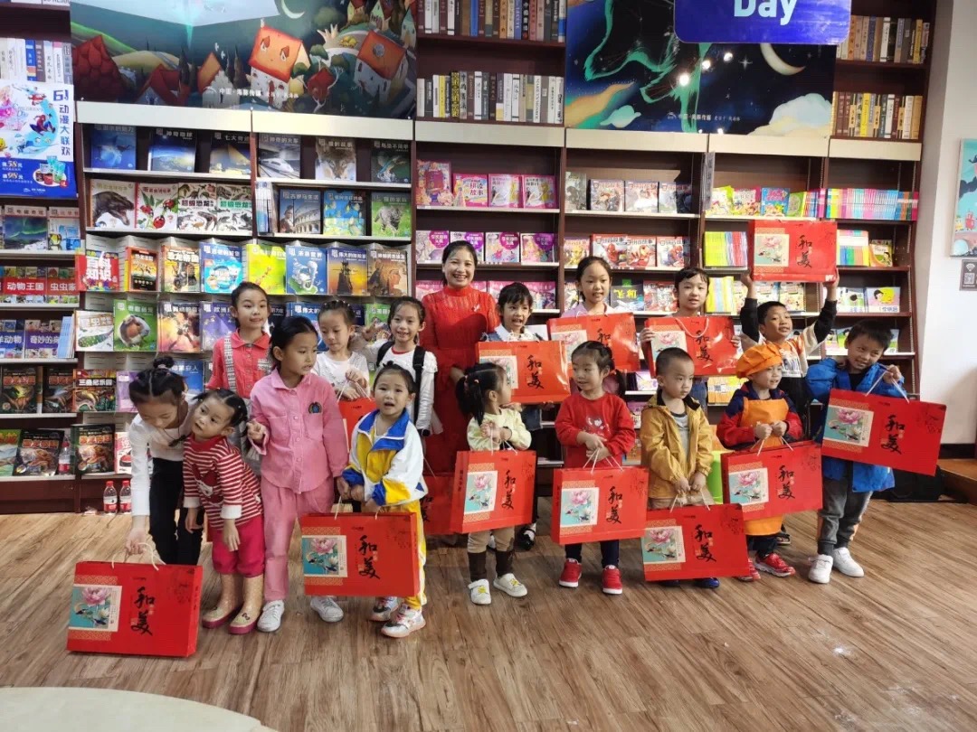 河池市新华书店国庆中秋双节活动回顾