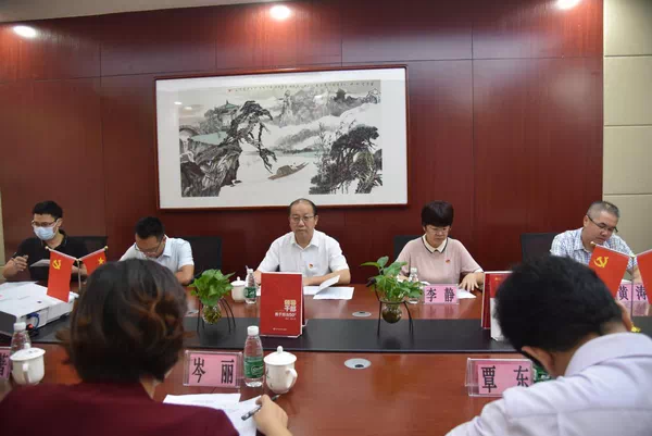 广西出版传媒集团党委委员、纪委书记徐升到来宾市新华书店有限公司开展纪检监察工作调研