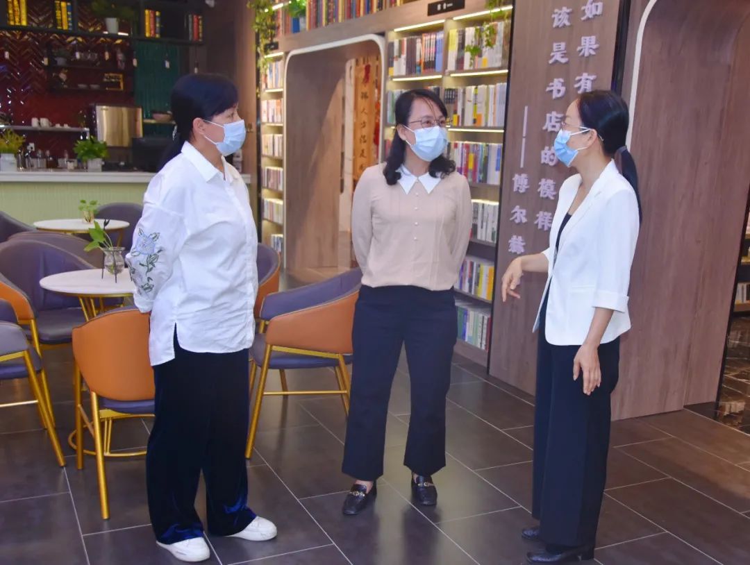 象州县委常委、宣传部部长韦湖明到来宾市新华书店有限公司象州分公司调研