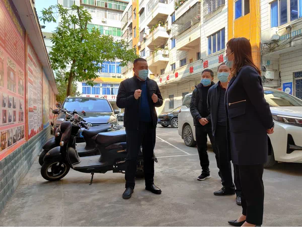 浦北县委常委、宣传部领导到浦北县新华书店有限公司调研宣传思想文化工作
