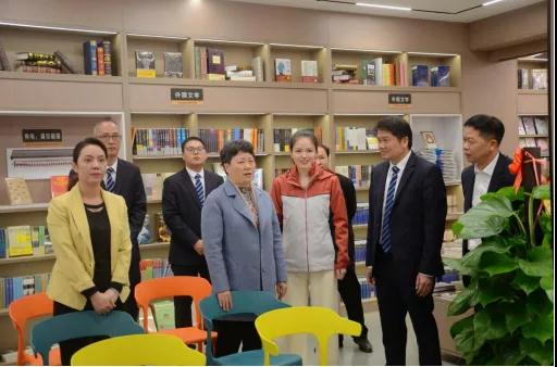 钦州市委常委、宣传部部长郑娟莅临浦北县新华书店有限公司调研