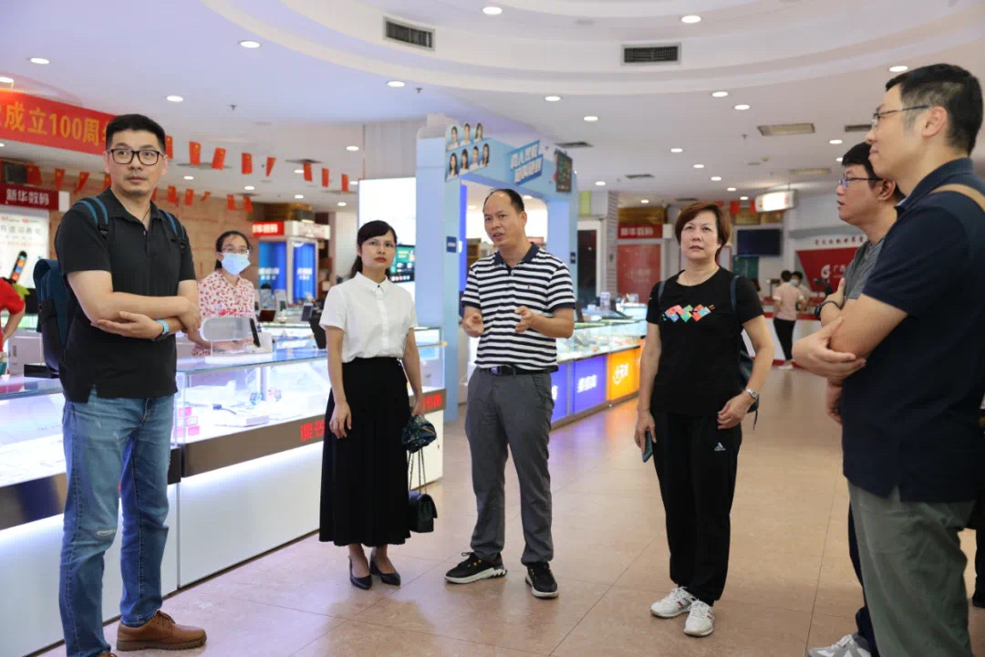 广西新华书店集团股份有限公司副总经理黄举红到柳州市新华书店有限公司调研