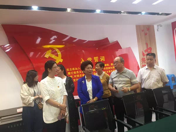 百色市开展全市青少年全民阅读活动调研