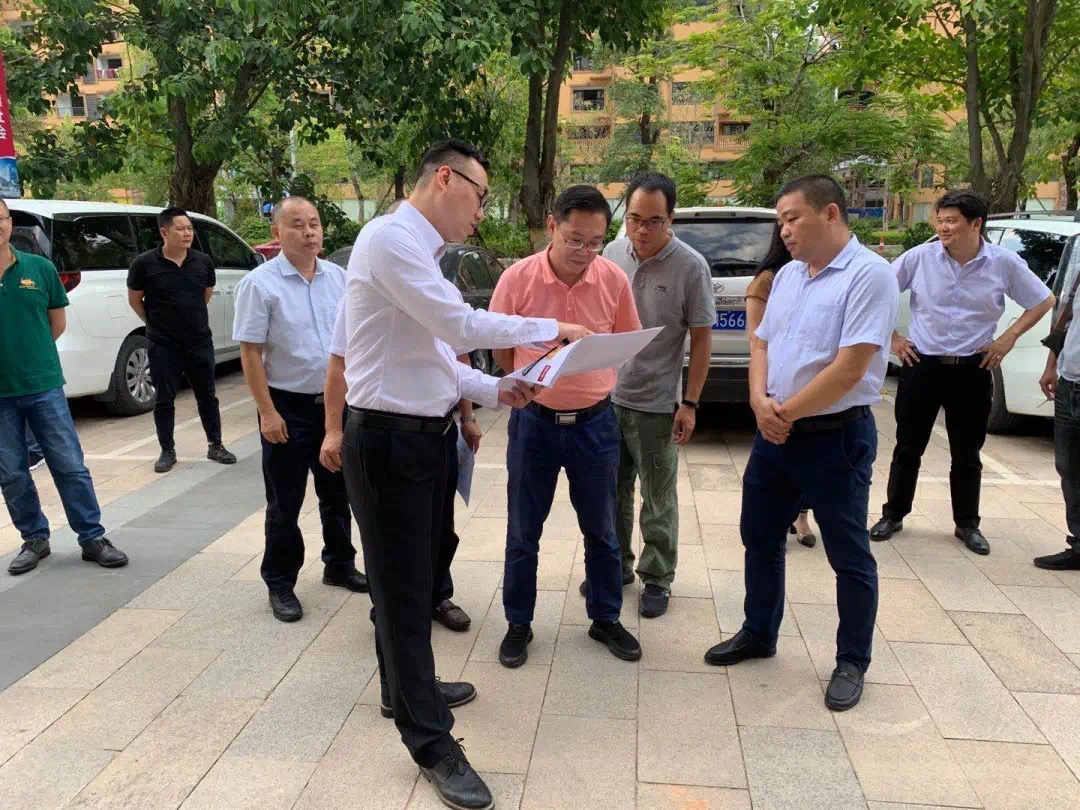 广西新华书店集团股份有限公司党委委员、副总经理蒋宇锋率队开展安全生产大检查工作