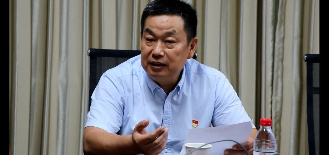 向润华到邕华公司党支部上微型党课